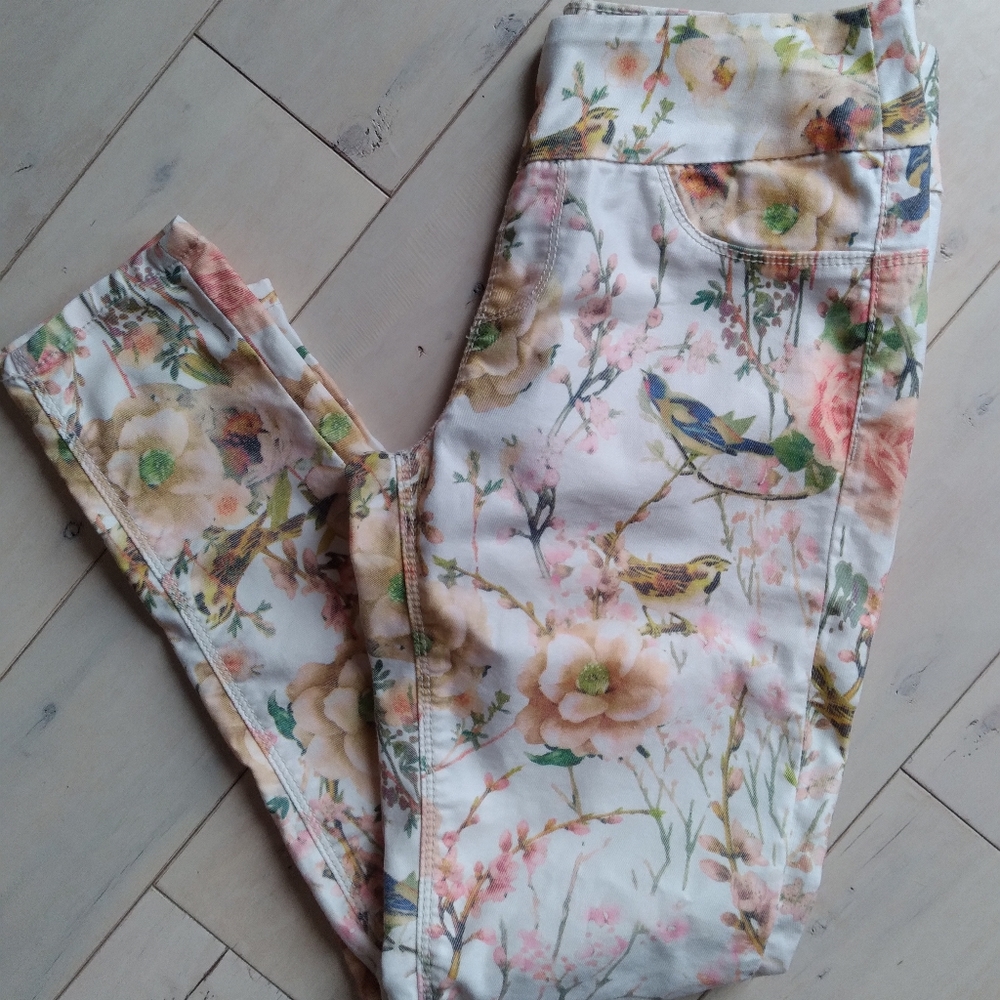 Lola Jeans Pull On Ankle Pants